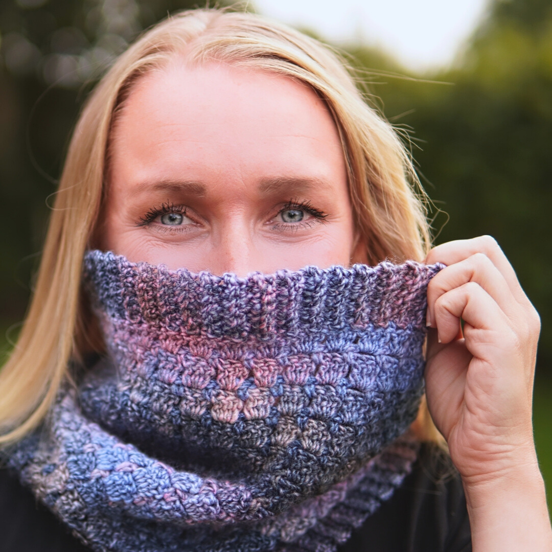 Crochet cowl in block stitch