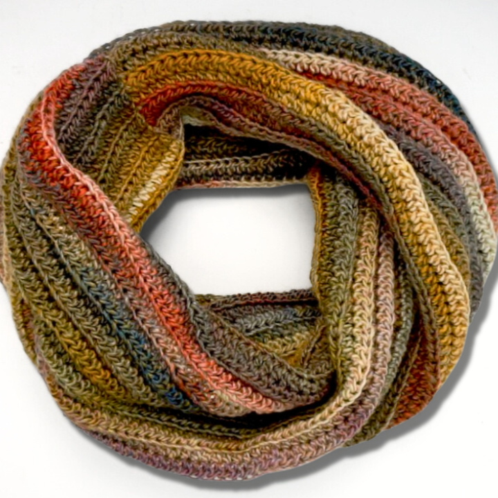 Young woman wearing a crocheted twisted tube scarf made in Cookie yarn from Hobbii.