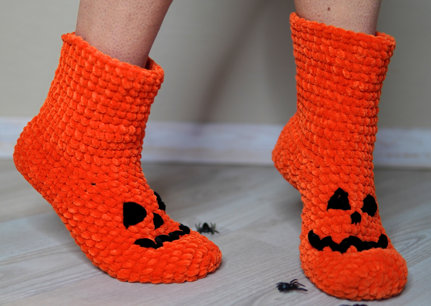 Crocheted bootie slippers for Halloween in Orange polyester yarn