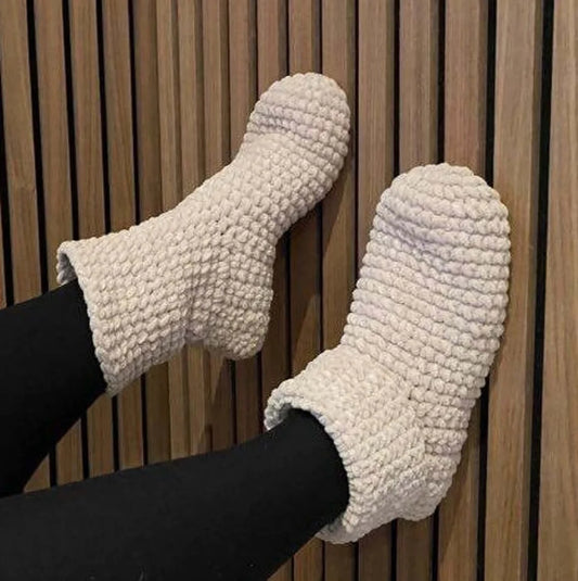 Crochet Bootie Slippers Pattern for beginners. Create cozy slippers using Bernat yarn. Includes instructions and clear photos. Adult size 7-9 (EU 38-41)