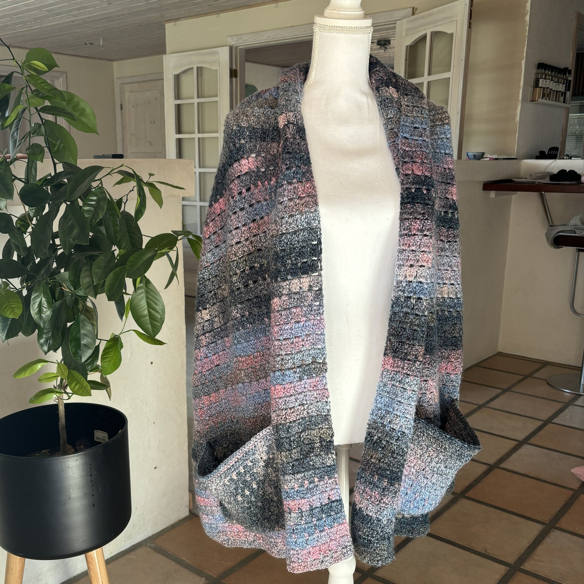 Crocheted pocket shawl in block stitch
