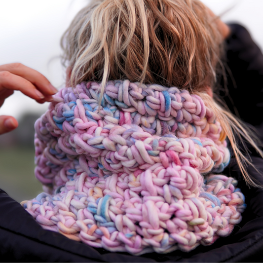 Crocheted cowl in The Wool "Yarnicorn" from We are Knitters