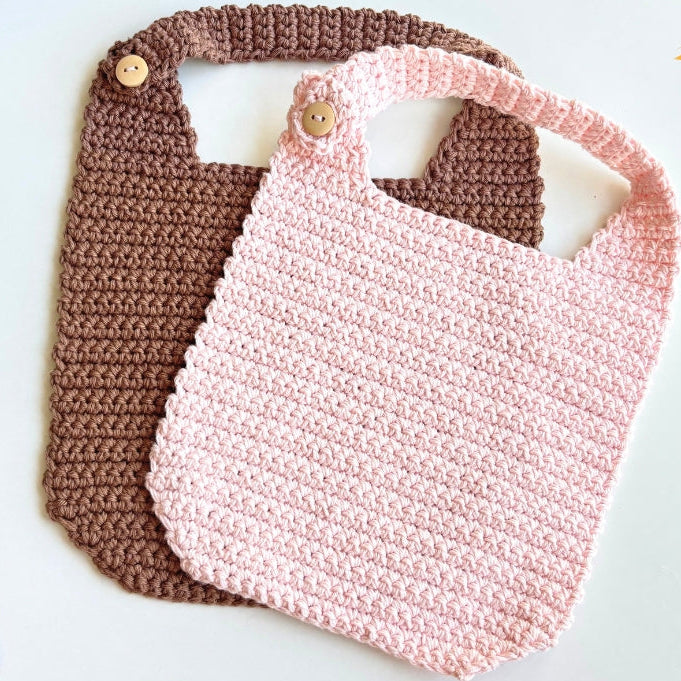 Crochet an adorable baby bib with this beginner-friendly PDF pattern. Uses simple single crochet, a 4 mm hook and includes video tutorial support.